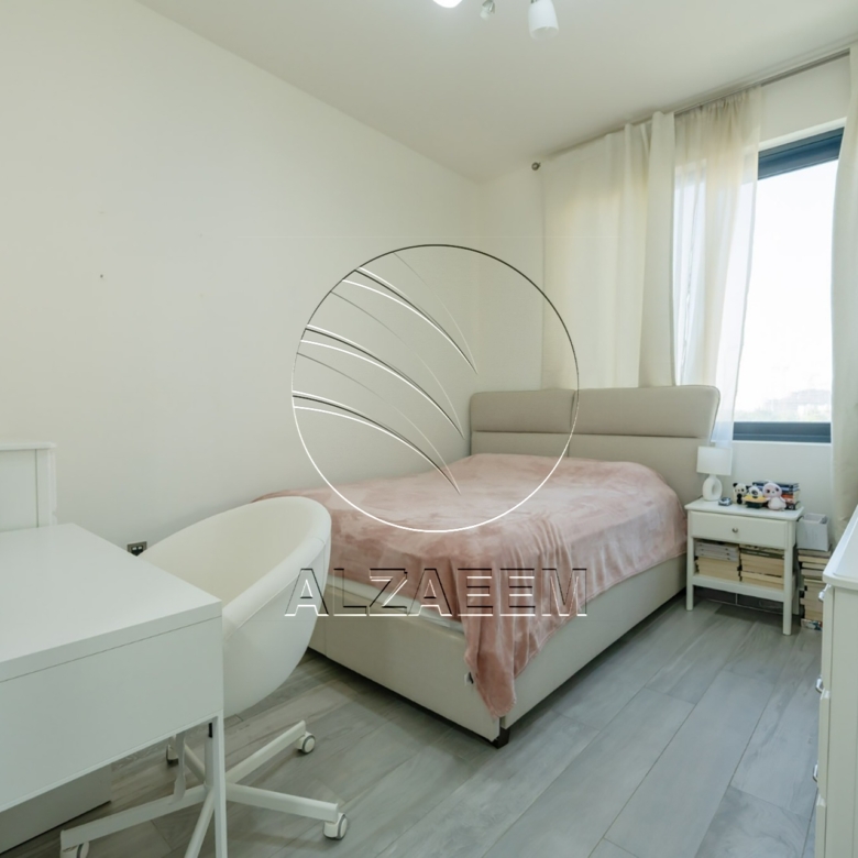 VACANT! Corner | Single Row | Fully Furnished