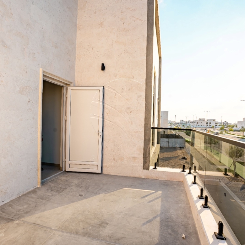 √Single Row l Landscaped l 2Y Maintenance free√