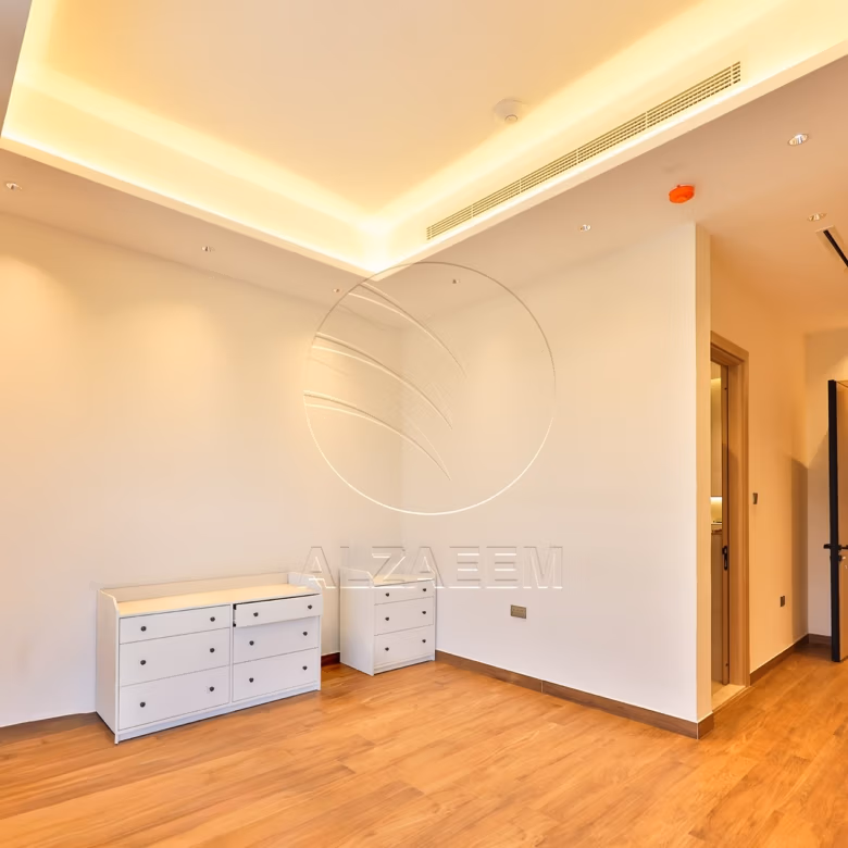 √ Single Row End | High Ceiling | Luxury Living √