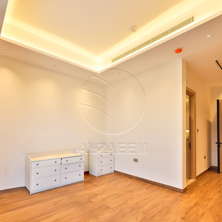 √ Single Row End | High Ceiling | Luxury Living √