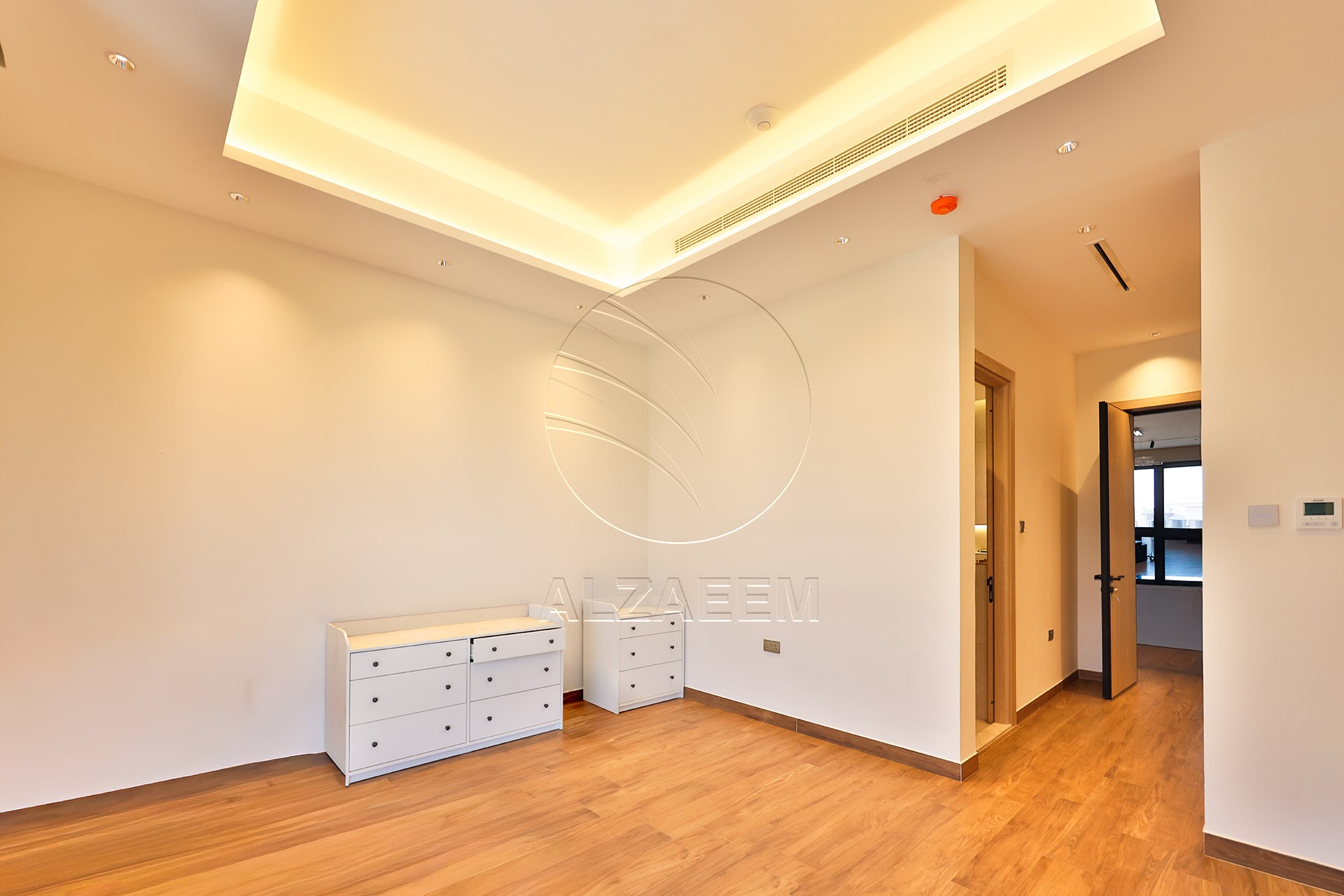 √ Single Row End | High Ceiling | Luxury Living √