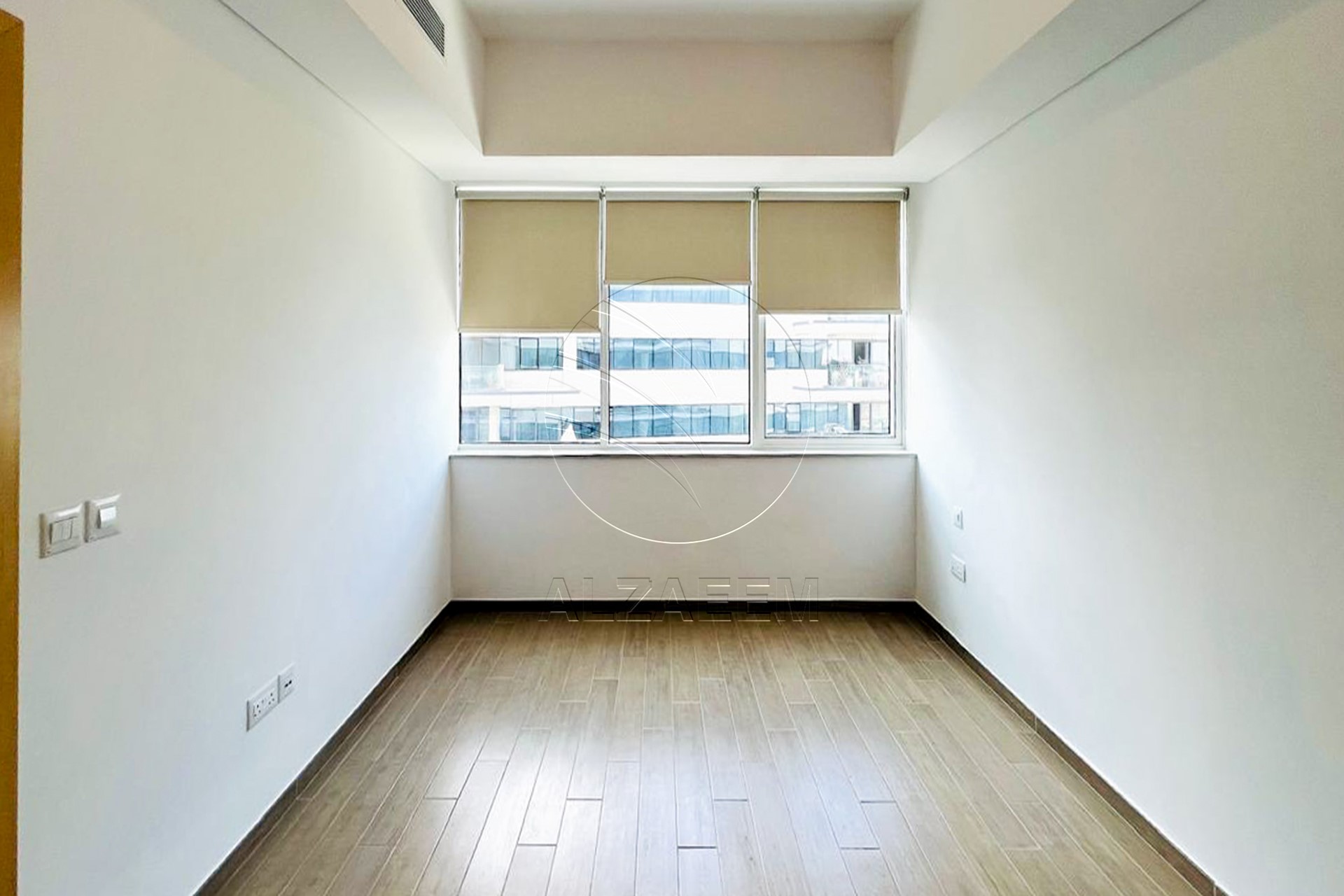 VACANT | High Floor | Partial Sea and Golf view