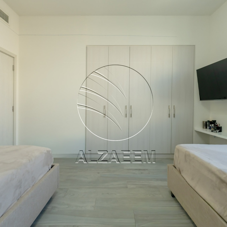 VACANT! Corner | Single Row | Fully Furnished