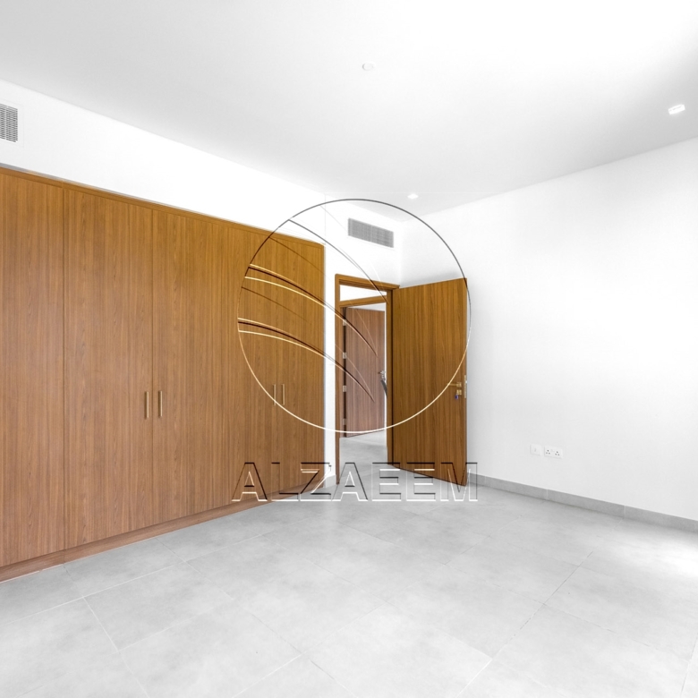 √Corner Unit | Double Row | Move-in Ready√