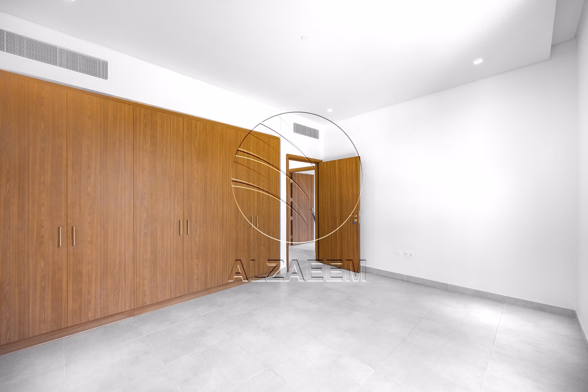√Corner Unit | Double Row | Move-in Ready√