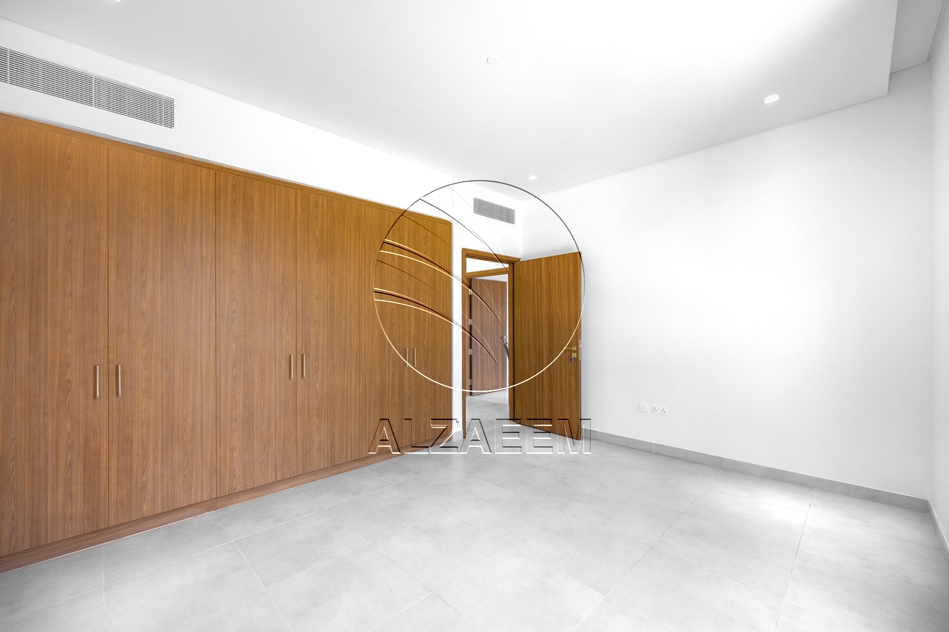 √Corner Unit | Double Row | Move-in Ready√