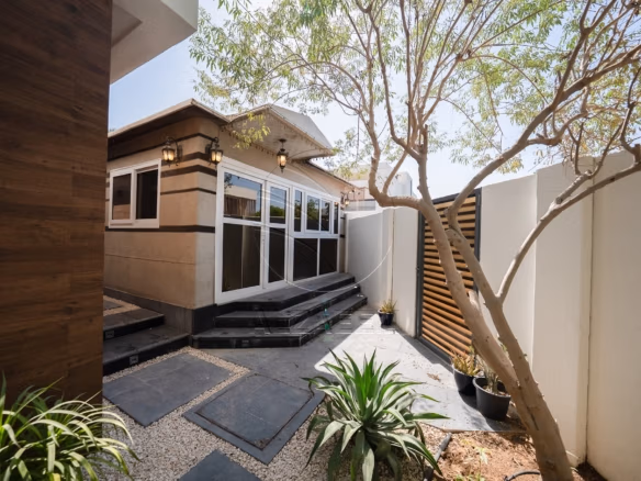 Corner Unit | 5BR Villa with Pod | 2 Majlis