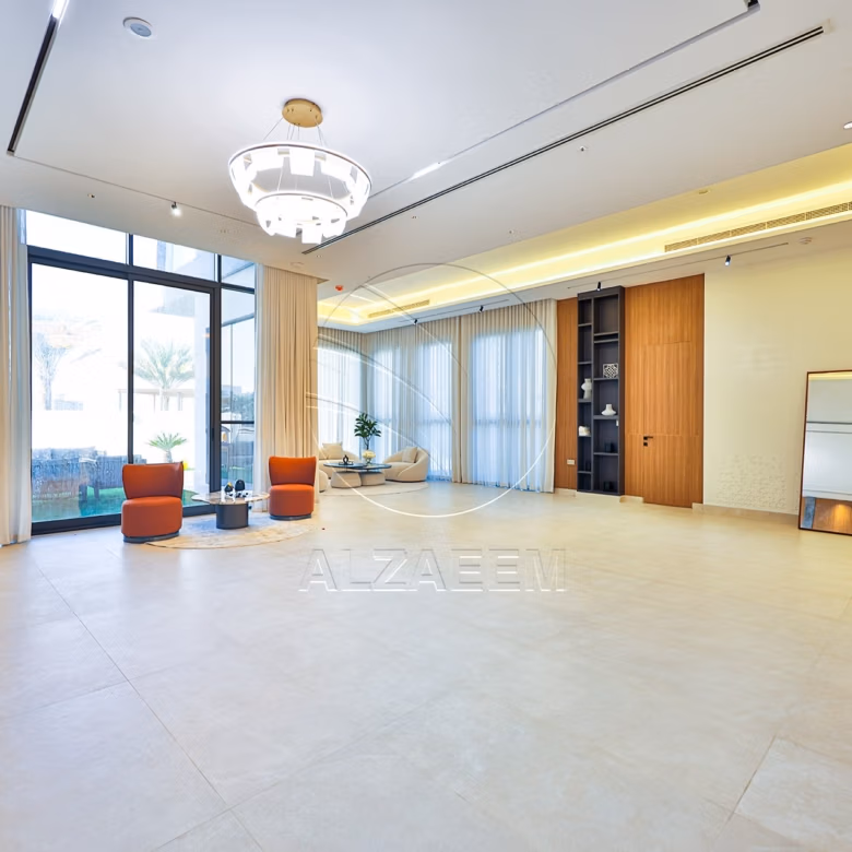 √ Single Row End | High Ceiling | Luxury Living √