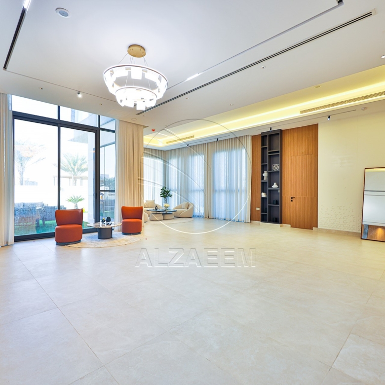 √ Single Row End | High Ceiling | Luxury Living √