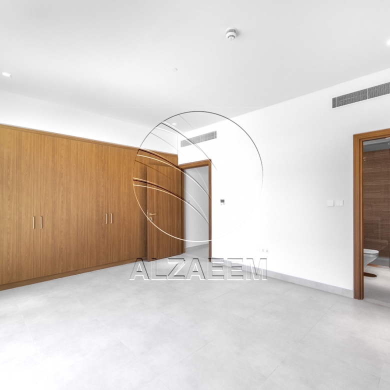 √Corner Unit | Double Row | Move-in Ready√