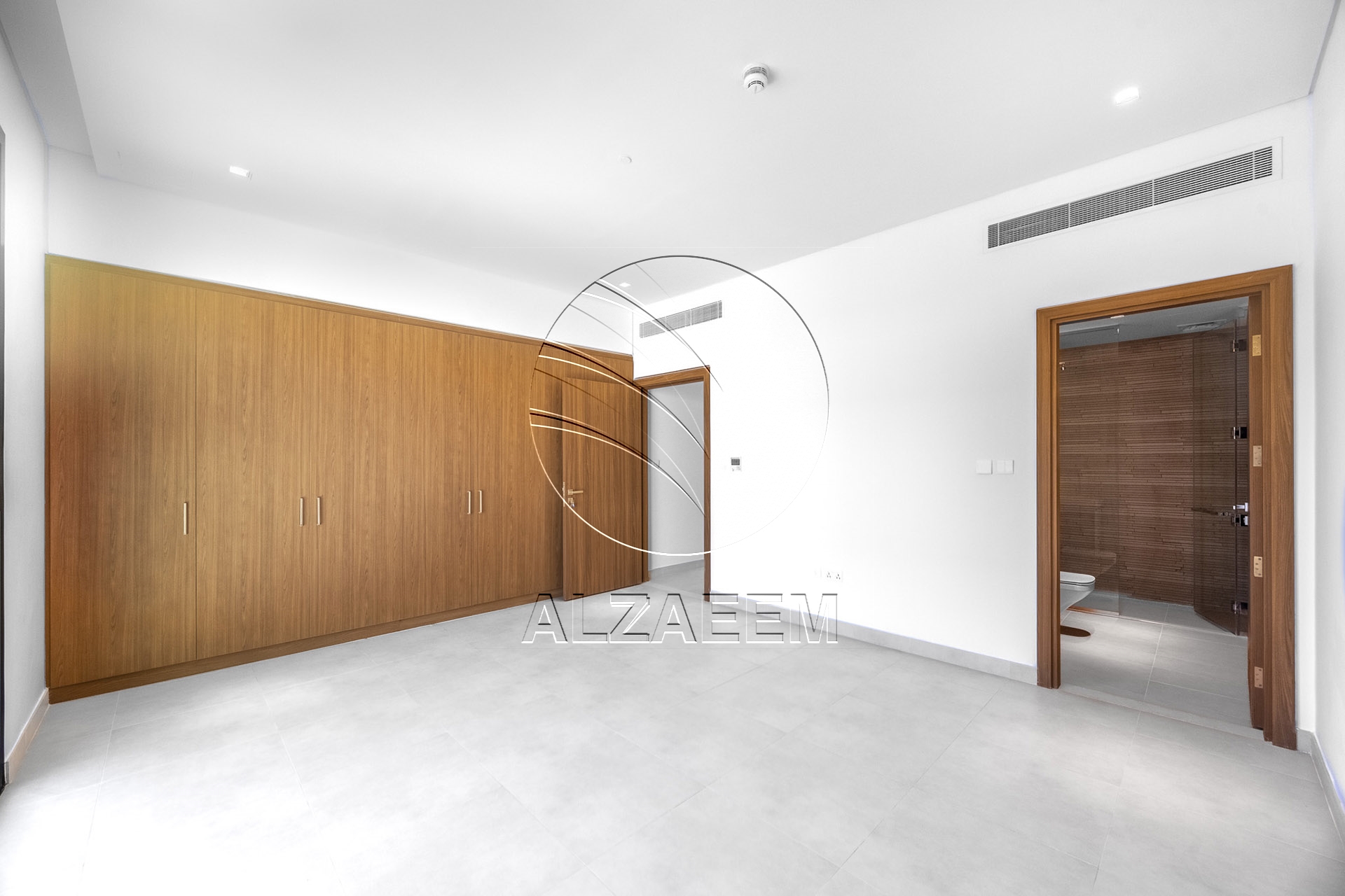 √Corner Unit | Double Row | Move-in Ready√