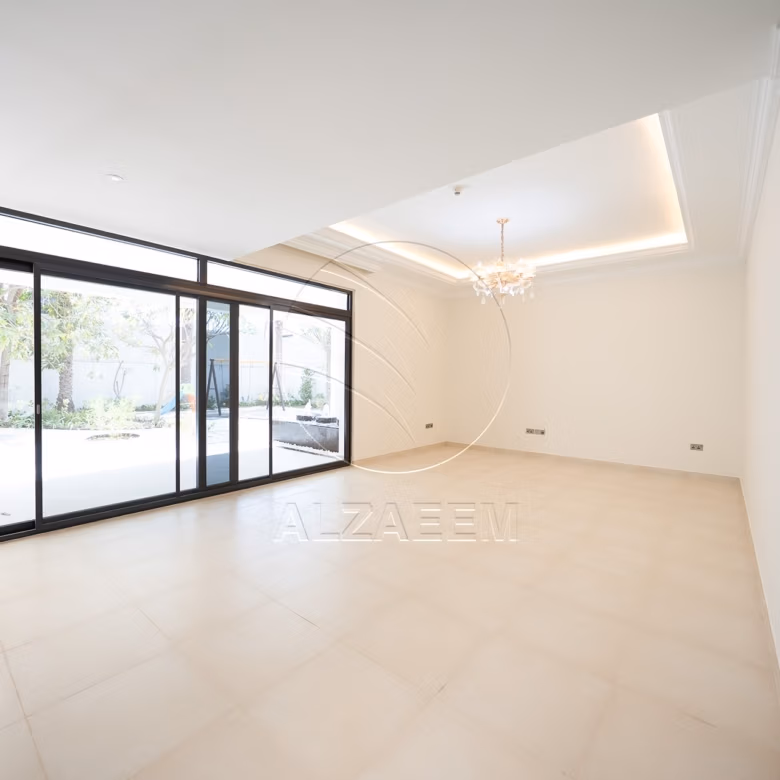 Single Row Corner | VACANT | Prime Location