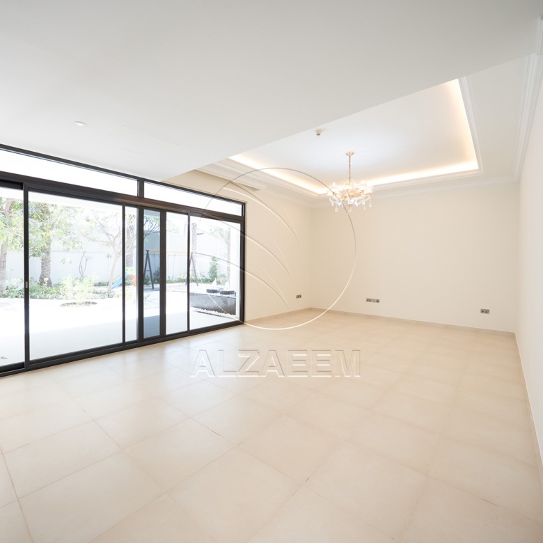 √Single Row Corner | VACANT | Prime Location√