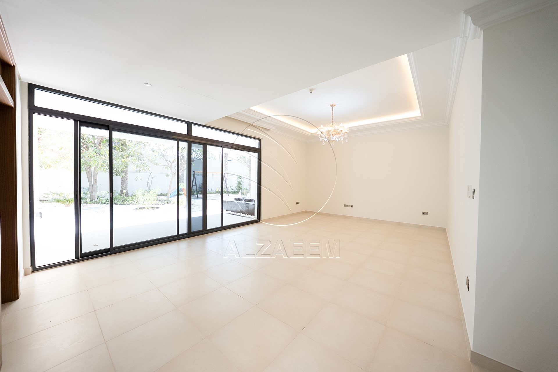 √Single Row Corner | VACANT | Prime Location√