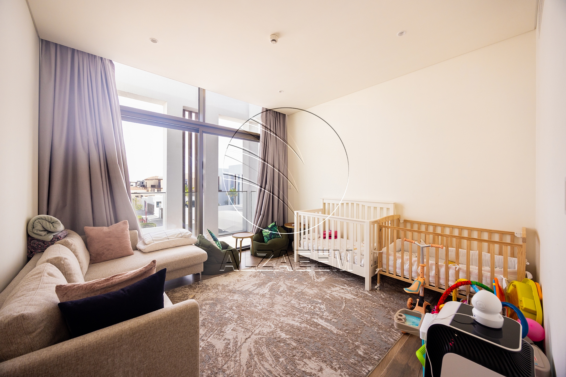 √CORNER 5BR Villa with Pool | Landscaped Garden√