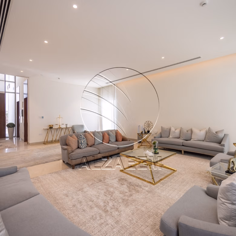 CORNER 5BR Villa with Pool | Landscaped Garden
