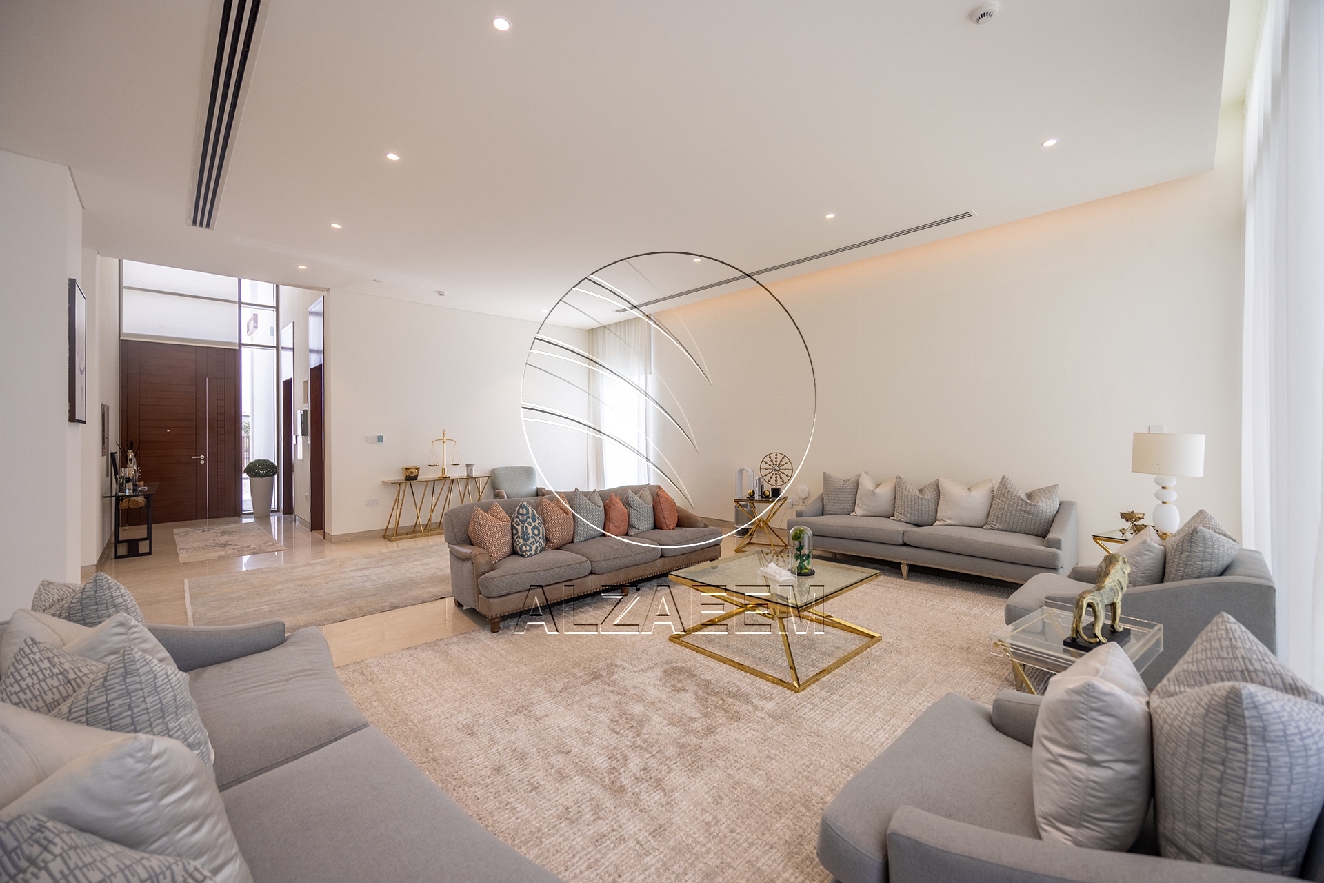 √CORNER 5BR Villa with Pool | Landscaped Garden√