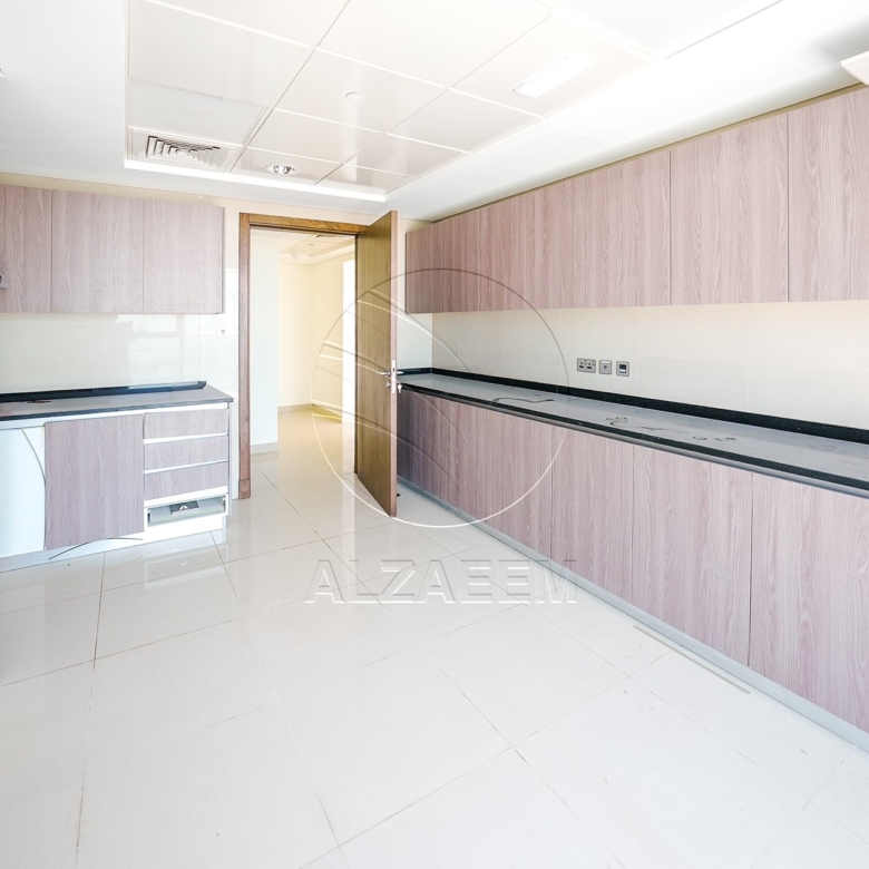 TOP FLOOR | Full Sea View | Move-in Ready