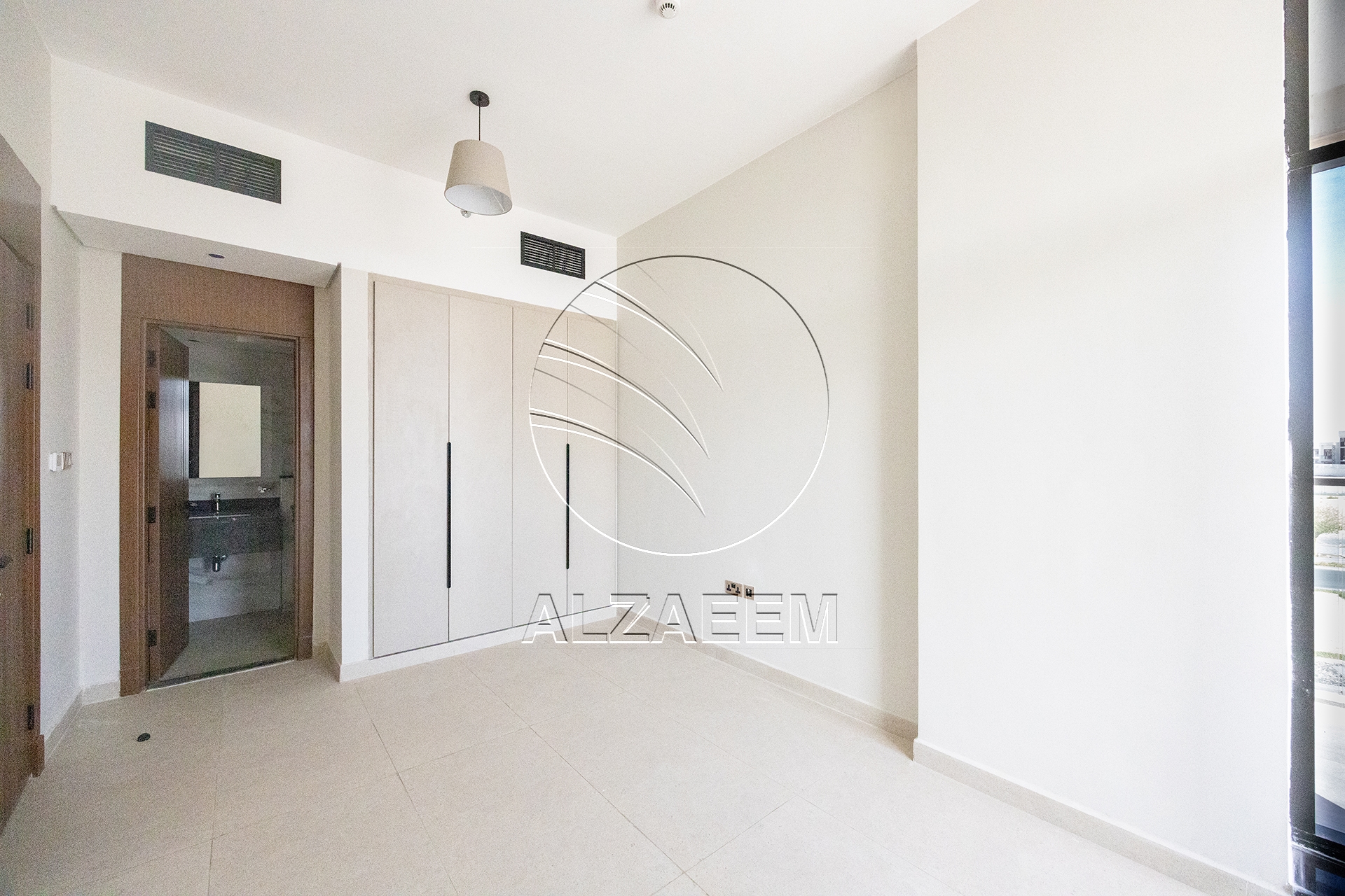√ Move in Ready | Corner Layout | Prime Location √