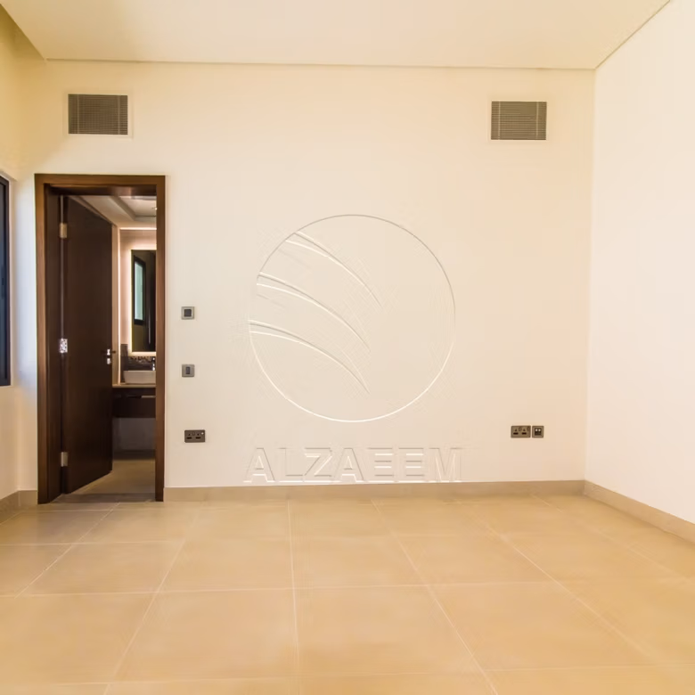 VACANT! 5BR+Maid | Mid Unit-Double Row
