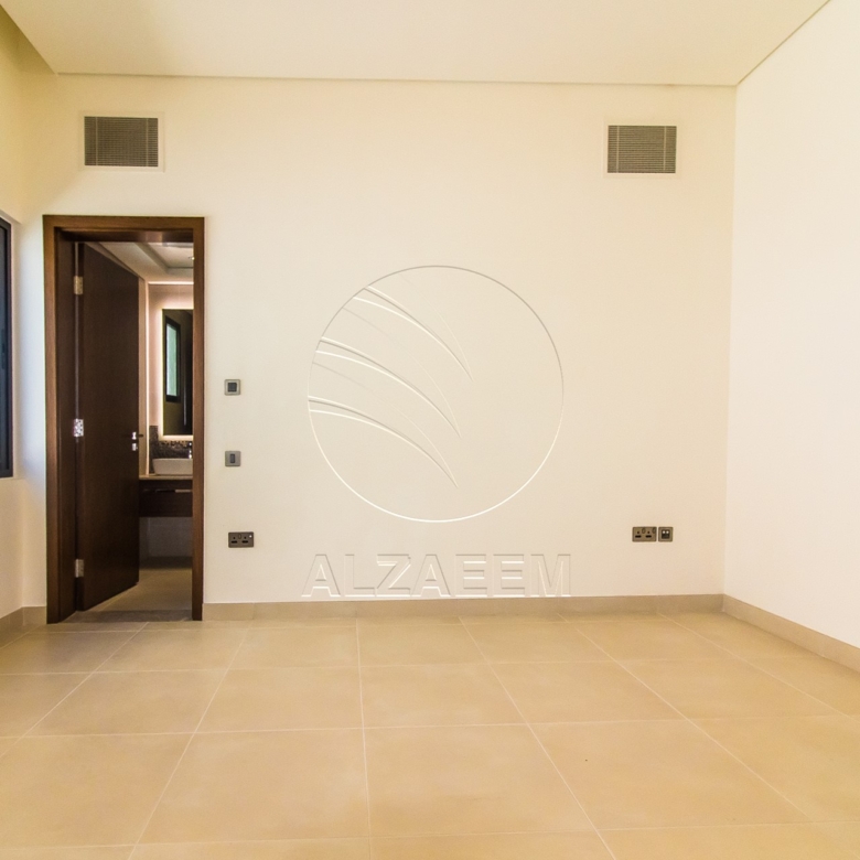 VACANT! 5BR+Maid | Mid Unit-Double Row