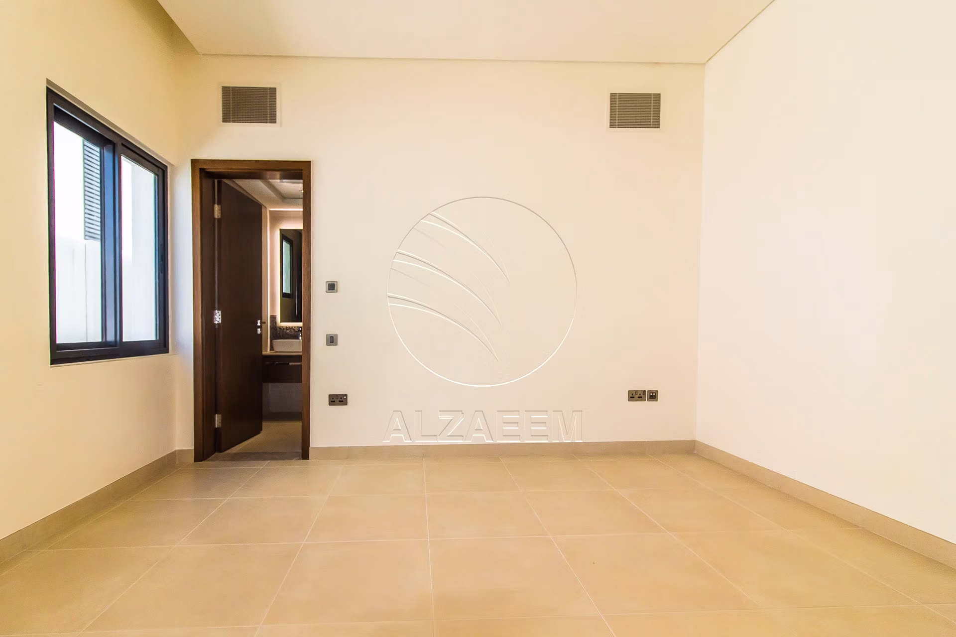 VACANT! 5BR+Maid | Mid Unit-Double Row