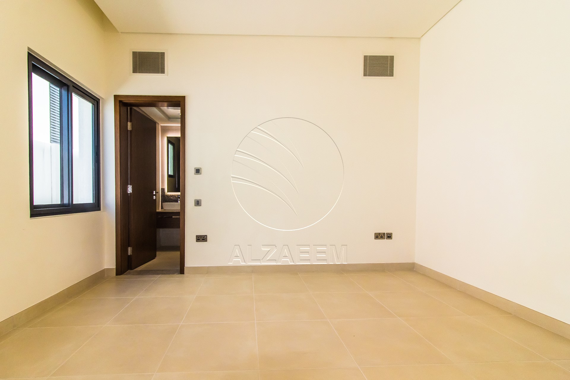 VACANT! 5BR+Maid | Mid Unit-Double Row