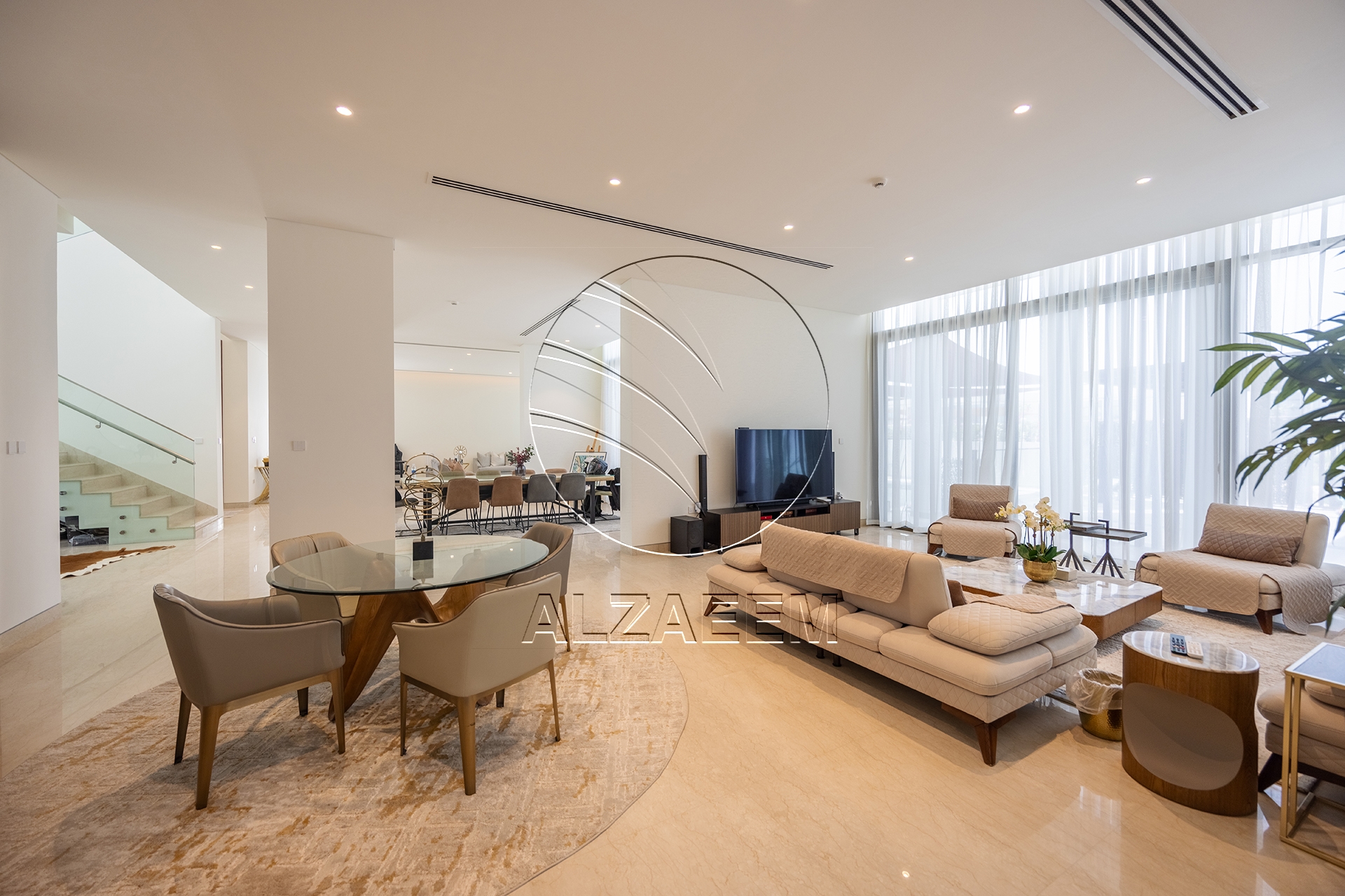 √CORNER 5BR Villa with Pool | Landscaped Garden√