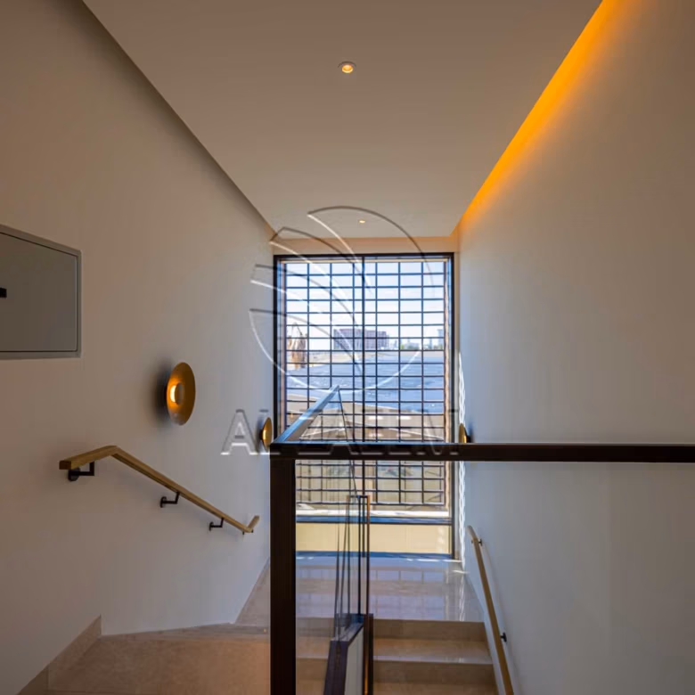 √Luxury Living | High Ceiling | Single Row Corner√