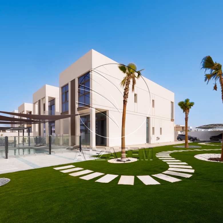 CORNER 5BR Villa with Pool | Landscaped Garden