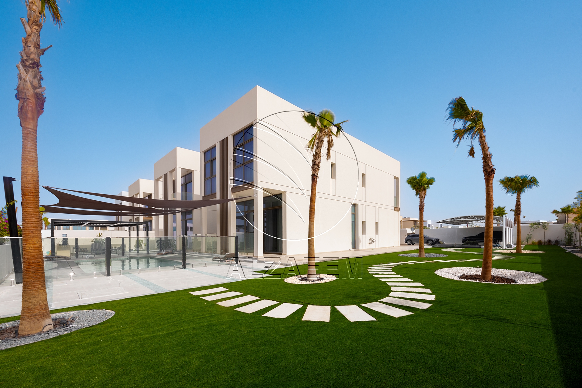 √CORNER 5BR Villa with Pool | Landscaped Garden√