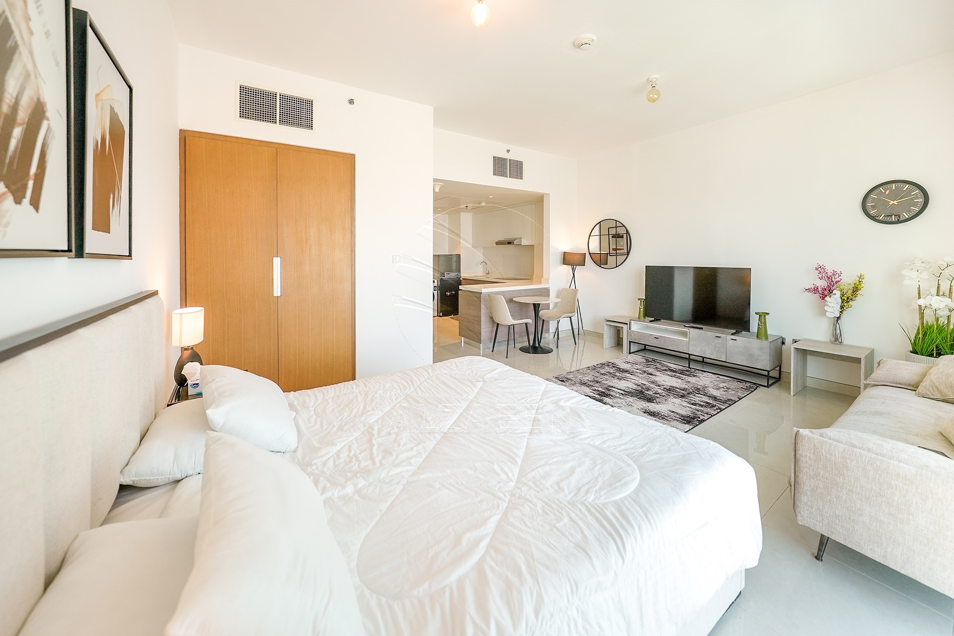 √ EXCLUSIVE + VACANT! Elegantly Furnished Studio √