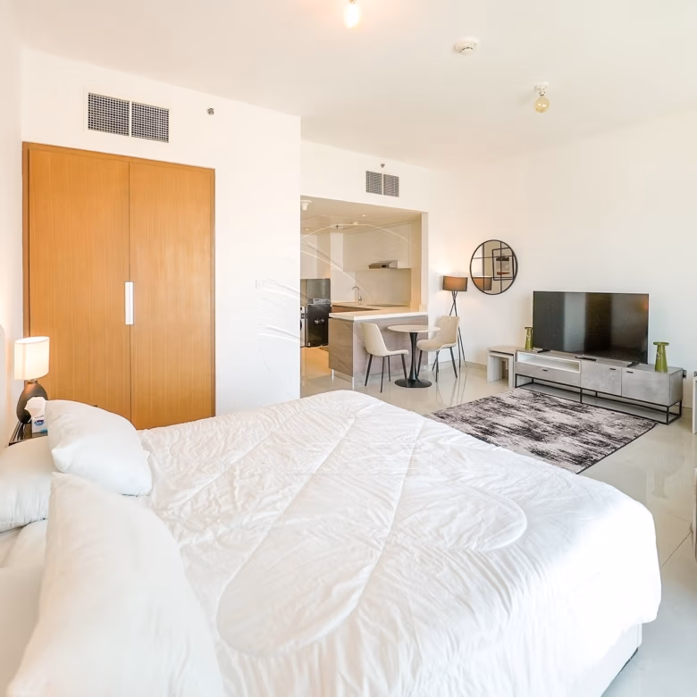 FURNISHED High Lvl Partial Canal View! 4 Payments