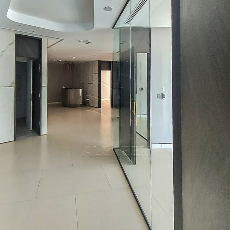 √ High-Level 2 Fitted Office Facing the Canal √