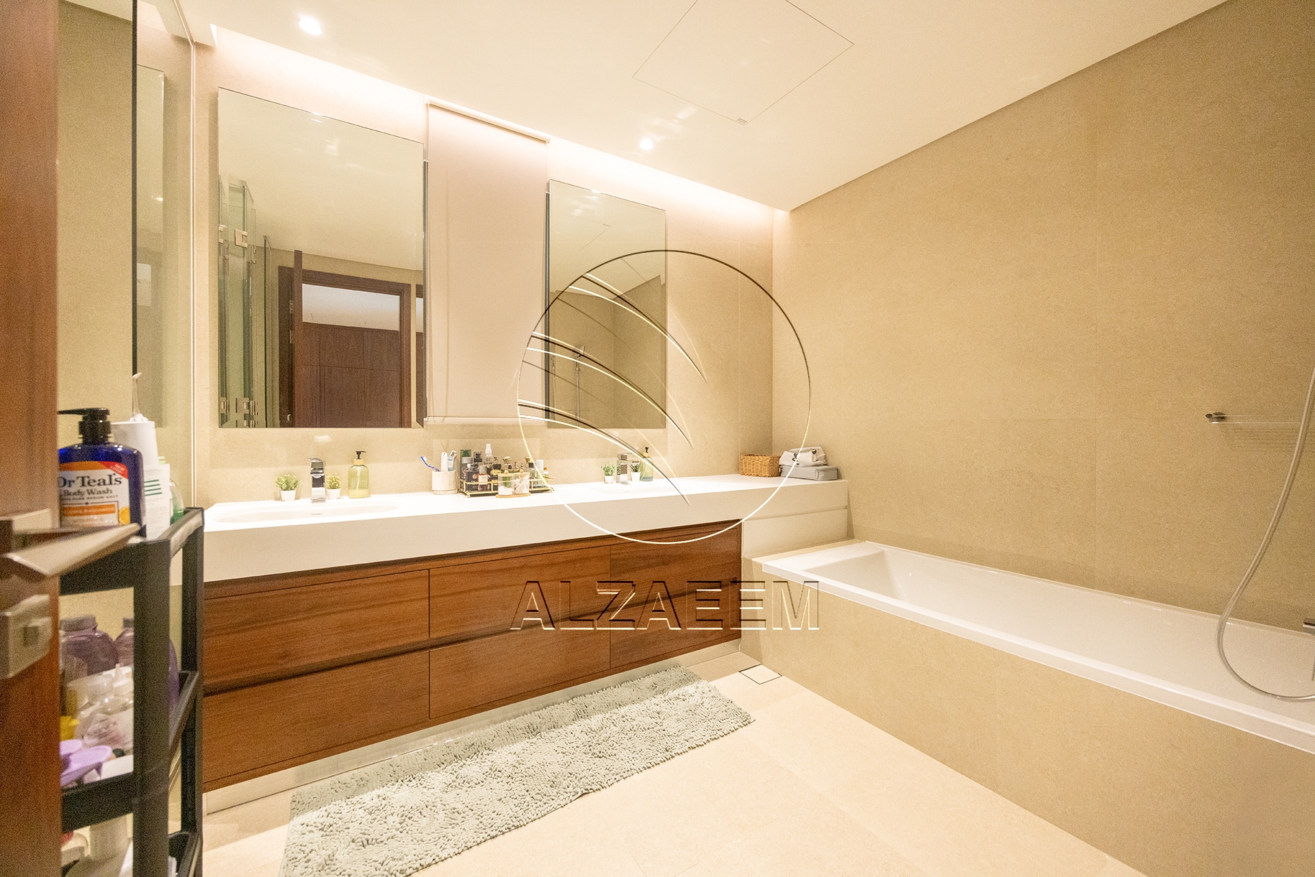 √CORNER 5BR Villa with Pool | Landscaped Garden√