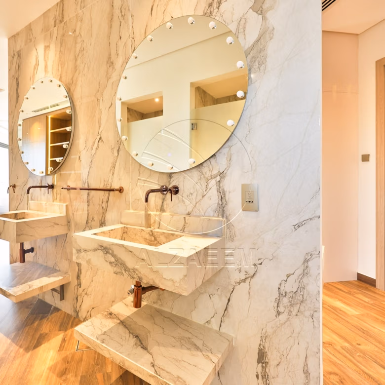 √ Single Row End | High Ceiling | Luxury Living √