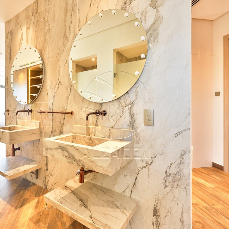 √ Single Row End | High Ceiling | Luxury Living √