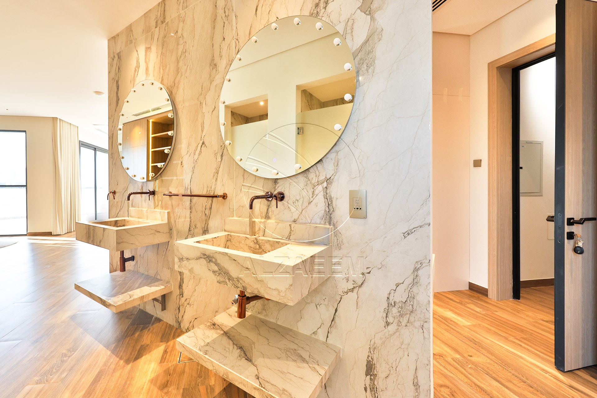 √ Single Row End | High Ceiling | Luxury Living √