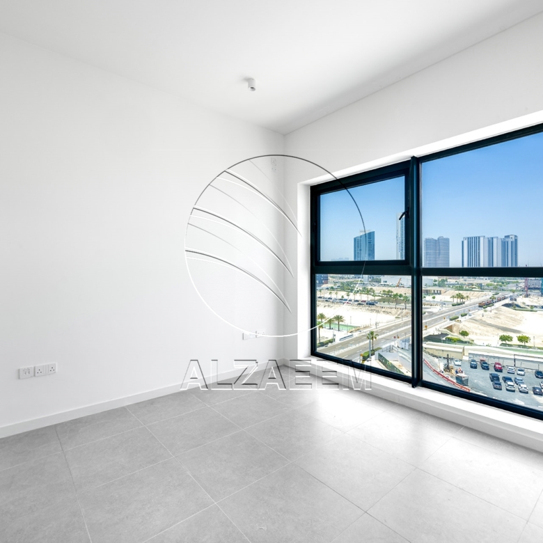 Vacant High Level Unit with Partial Sea View