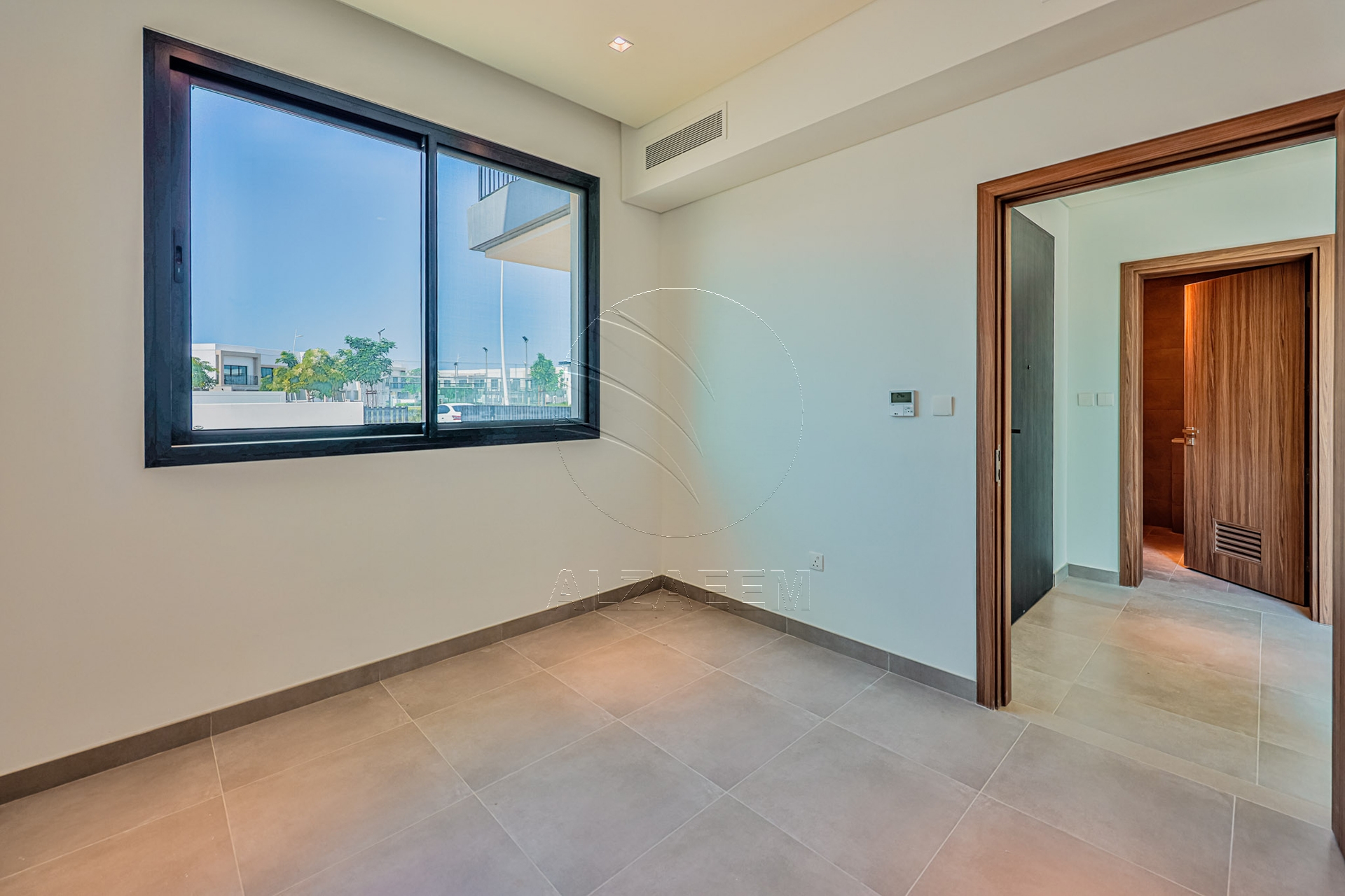 √Single Row Semi Corner | Vacant | Near the Gate√