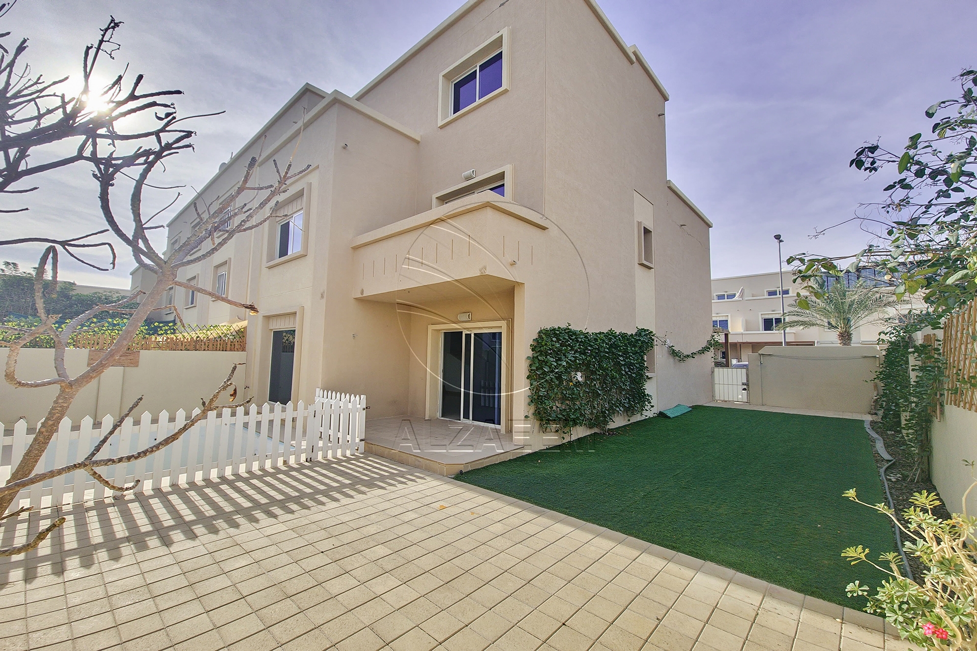 Corner Villa + Private Pool! End Use or Investment