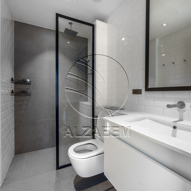 Vacant High Level Unit with Partial Sea View