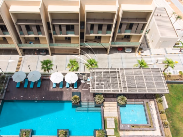 √Exclusive and VACANT | 4 Payments | Canal View√
