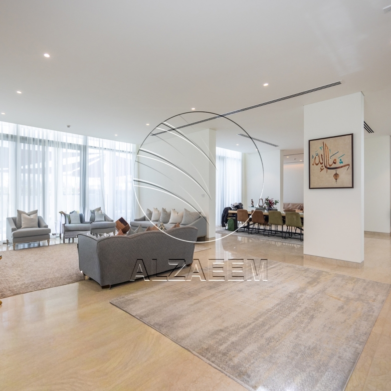 √CORNER 5BR Villa with Pool | Landscaped Garden√