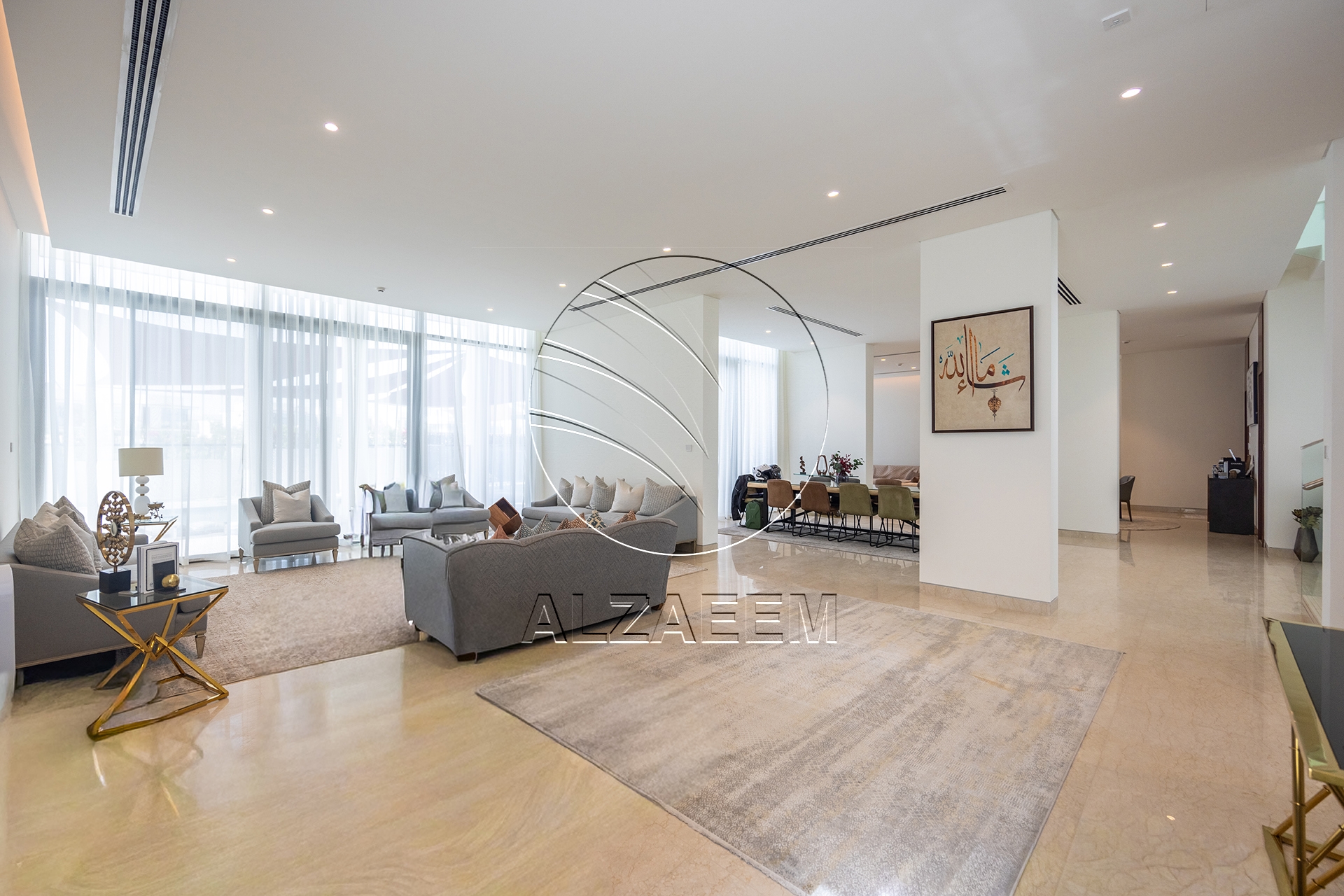 √CORNER 5BR Villa with Pool | Landscaped Garden√