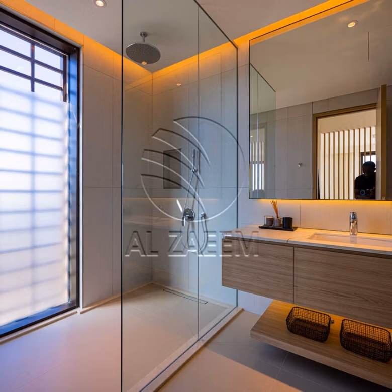 √Luxury Living | High Ceiling | Single Row Corner√
