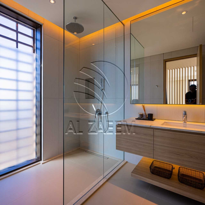 √Luxury Living | High Ceiling | Single Row Corner√