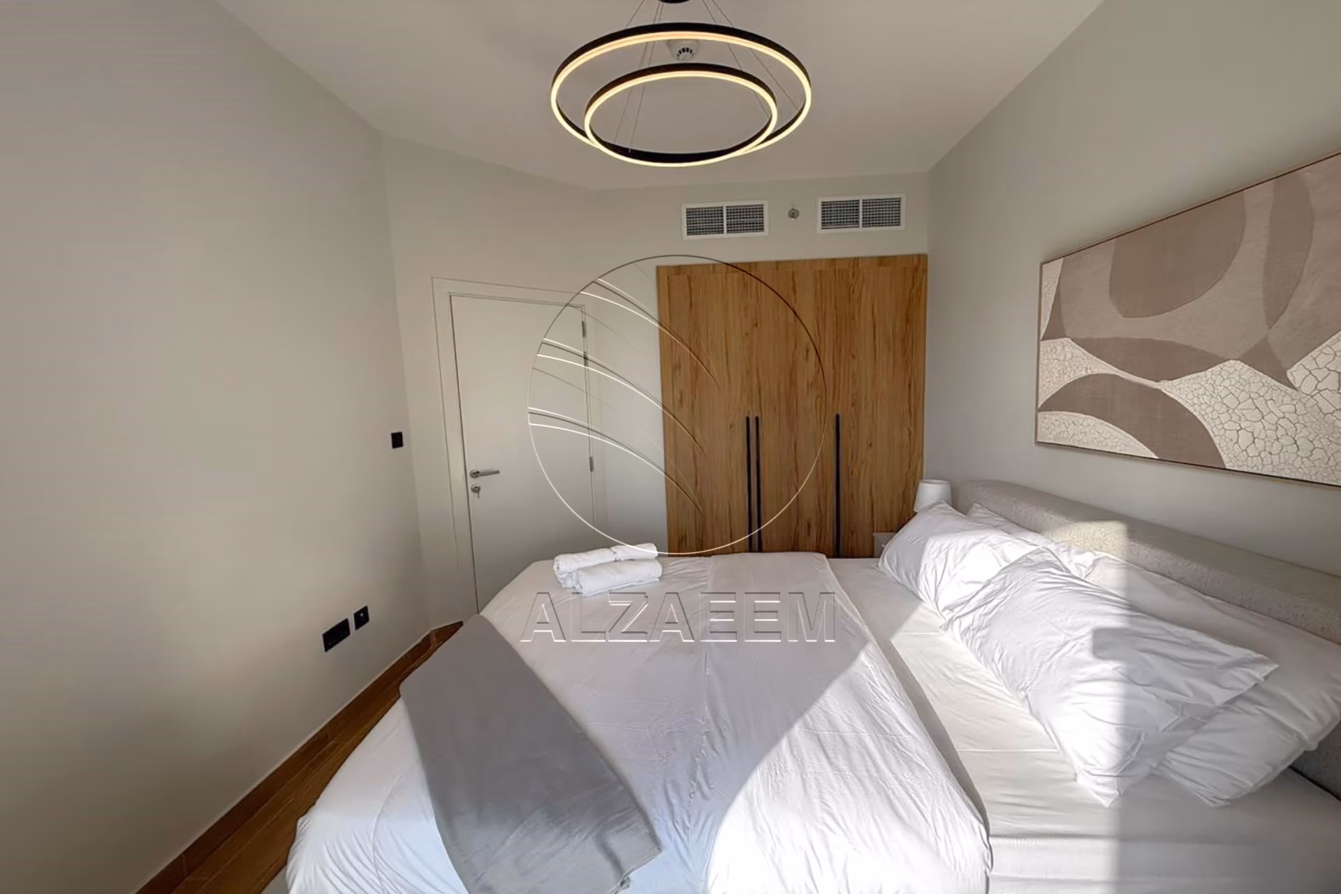 FURNISHED 1BR-Junior Apartment! Full Canal View