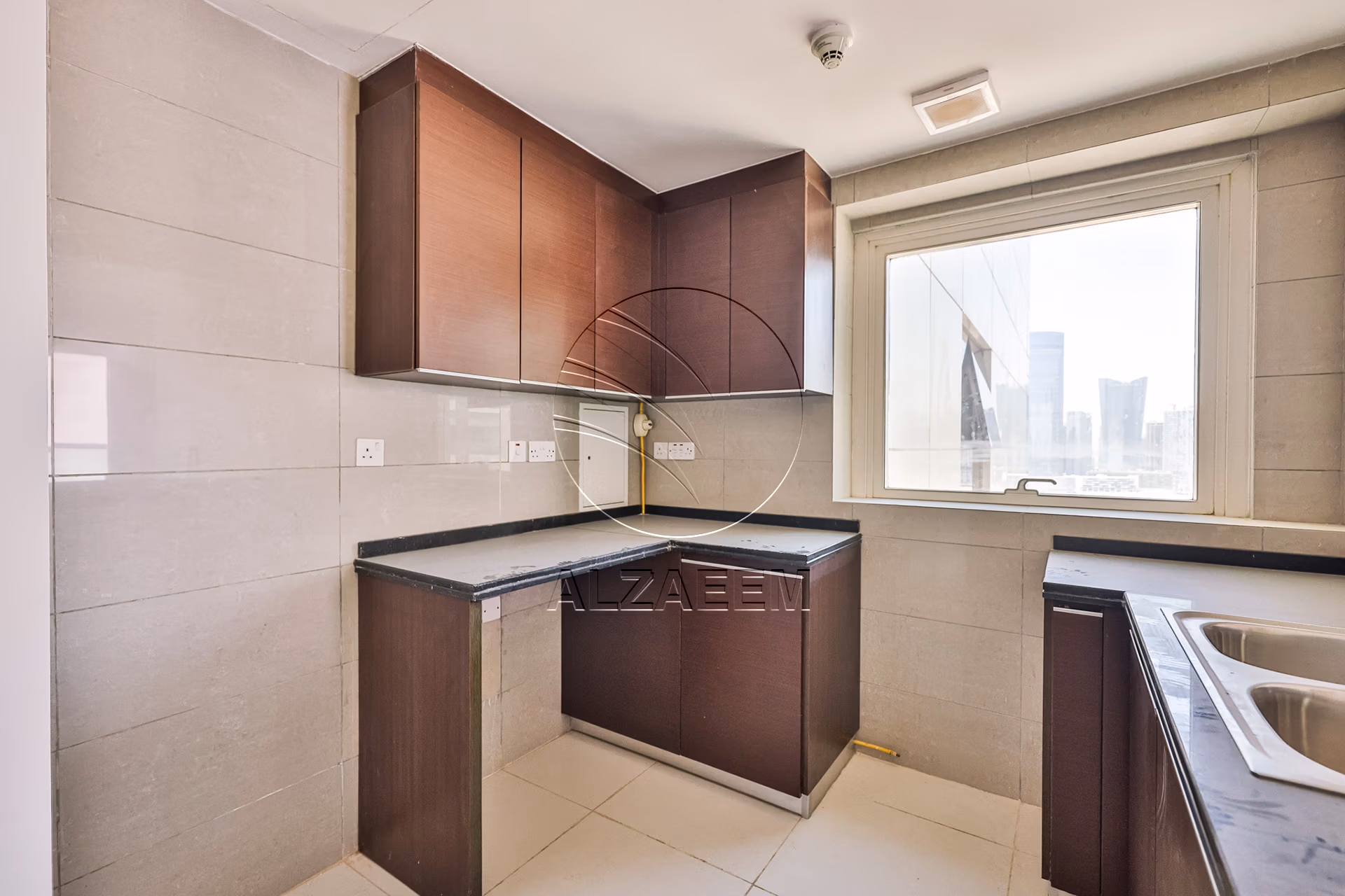 HIGH Level | BIG LAYOUT | Balcony | Open Kitchen