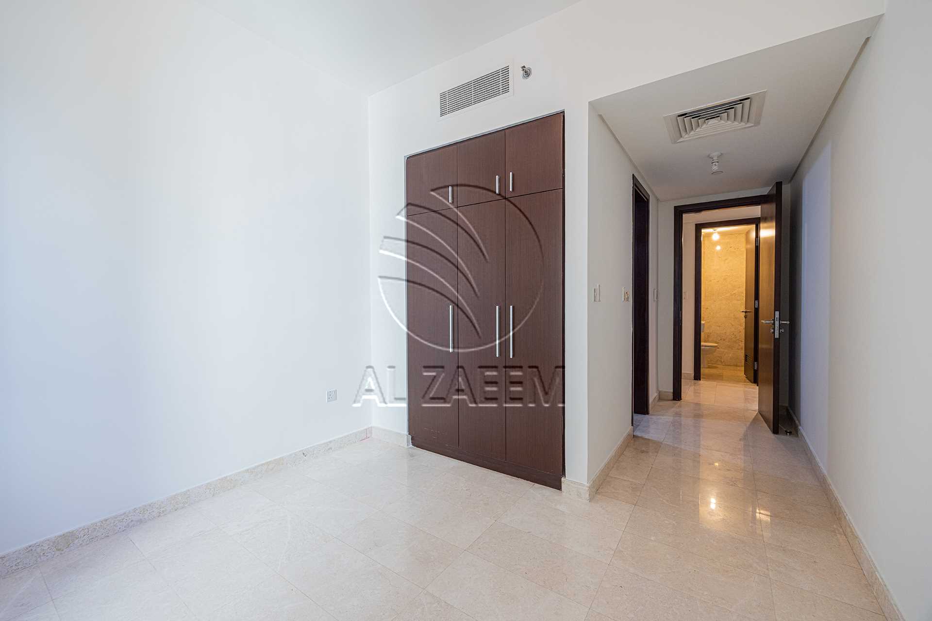 √ High Level | Vacant | Sea and Skyline Views √